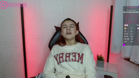 Snapshot of layla_castilloo chatting on 12-17-24, 02:11 Layla online show from 12-17-24, 02:11