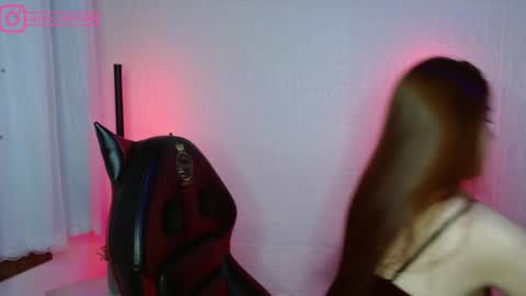 Snapshot of layla_castilloo chatting on 12-28-24, 05:25 Layla online show from 12-28-24, 05:25