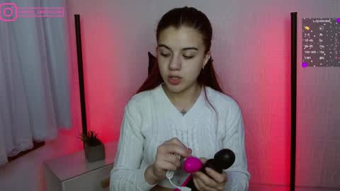 Snapshot of layla_castilloo chatting on 12-30-24, 02:08 Layla online show from 12-30-24, 02:08