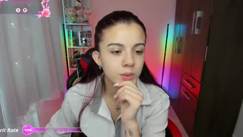 Snapshot of layla_castilloo chatting on 09-15-25, 02:28 Layla online show from 09-15-25, 02:28