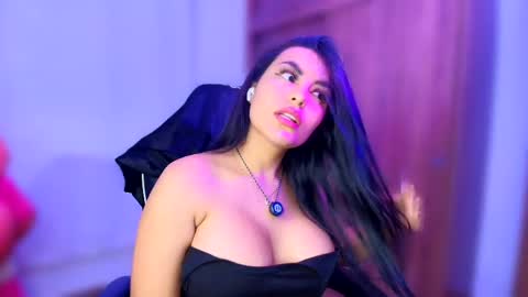 Layla online show from 04-06-26, 04:57