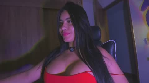 Layla online show from 07-04-26, 02:51