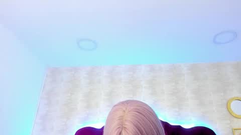 Snapshot of laylaadoll_ chatting on 09-22-25, 12:34 Lau online show from 09-22-25, 12:34