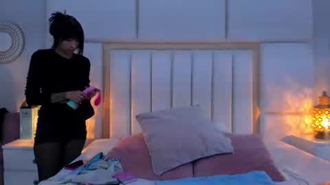 Snapshot of laylaadoll_ chatting on 07-15-26, 06:57 Lau online show from 07-15-26, 06:57
