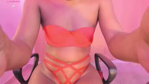 Snapshot of laylacarteer chatting on 01-10-26, 12:45 LAYLA online show from 01-10-26, 12:45