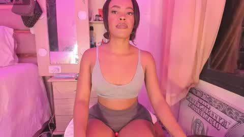 Snapshot of laylacarteer chatting on 06-09-26, 05:35 LAYLA online show from 06-09-26, 05:35