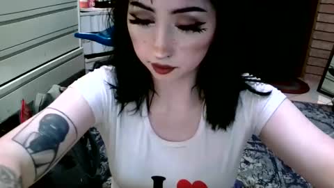 Snapshot of laylakills chatting on 02-12-25, 05:58 Layla Kills online show from 02-12-25, 05:58