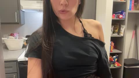 Snapshot of laylakitten4 chatting on 01-11-26, 05:45 Layla online show from 01-11-26, 05:45