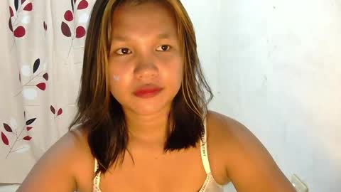Snapshot of laylanimfa chatting on 05-15-26, 01:29 Nimfa online show from 05-15-26, 01:29