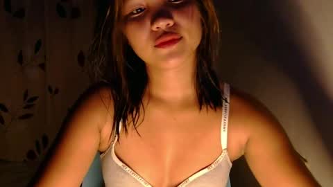 Snapshot of laylanimfa chatting on 05-19-26, 12:11 Nimfa online show from 05-19-26, 12:11