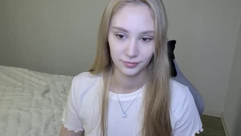 LaylaPretty001 online show from 10-27-25, 05:00