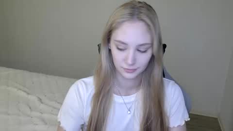 LaylaPretty001 online show from 10-28-25, 05:55