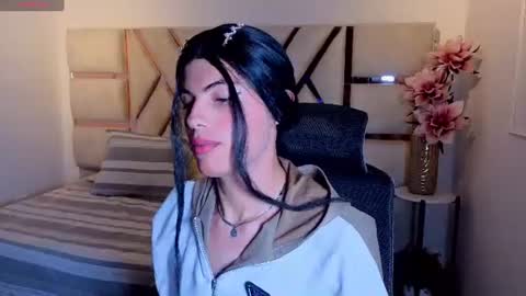 Snapshot of laylavg chatting on 07-20-26, 03:32 Layla online show from 07-20-26, 03:32