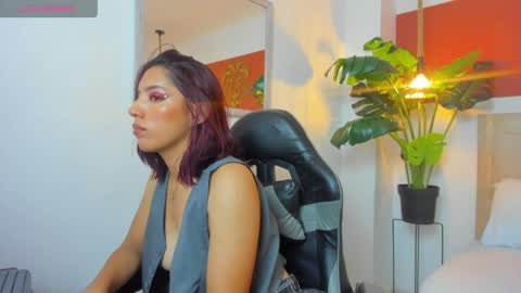 L A Y L A online show from 04-16-26, 12:06