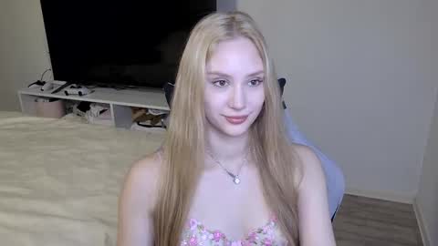 Snapshot of laylla001 chatting on 03-17-26, 05:44 Laylla001 online show from 03-17-26, 05:44