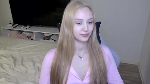 Snapshot of laylla001 chatting on 03-25-26, 08:09 Laylla001 online show from 03-25-26, 08:09