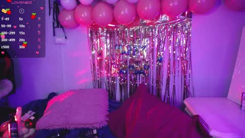 Snapshot of layna_cold chatting on 02-08-25, 12:28 Vannessa online show from 02-08-25, 12:28