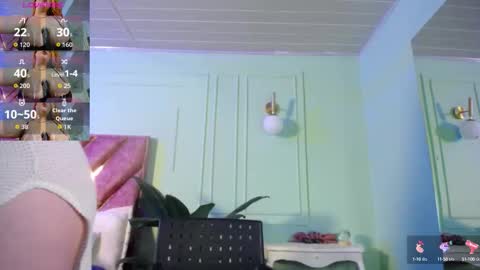 Snapshot of layna_cold chatting on 09-27-25, 11:26 Vannessa online show from 09-27-25, 11:26
