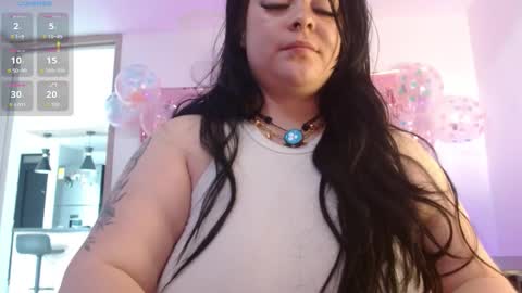 Snapshot of layna_cold chatting on 02-11-26, 12:43 Vannessa online show from 02-11-26, 12:43