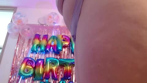 Snapshot of layna_cold chatting on 02-14-26, 01:41 Vannessa online show from 02-14-26, 01:41