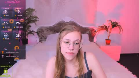 Snapshot of layriantavee chatting on 02-12-25, 12:12 layriantavee online show from 02-12-25, 12:12