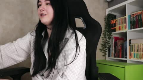 Snapshot of lazynut chatting on 04-11-26, 03:33 Lisa online show from 04-11-26, 03:33