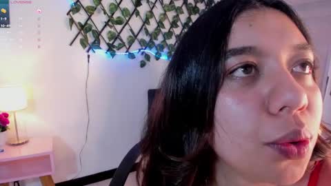 Snapshot of lea_velle chatting on 12-31-24, 03:55 Lea Velle online show from 12-31-24, 03:55