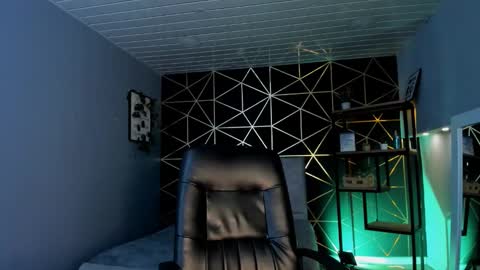 Snapshot of lea_velle chatting on 10-23-25, 04:23 Lea Velle online show from 10-23-25, 04:23