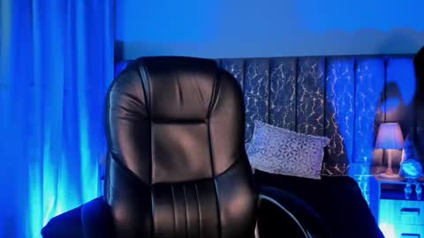 Lea Velle online show from 11-15-25, 04:21