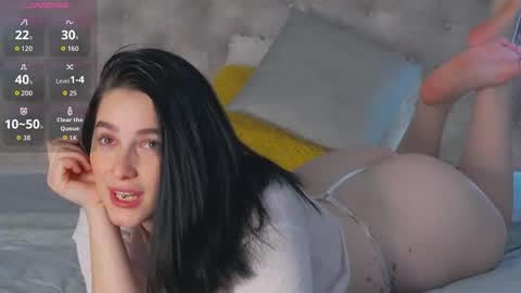 Snapshot of leah_brooks chatting on 11-19-25, 05:02 Dia online show from 11-19-25, 05:02