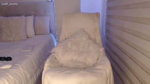 Snapshot of leah_bunny chatting on 12-27-24, 09:28 Leah online show from 12-27-24, 09:28