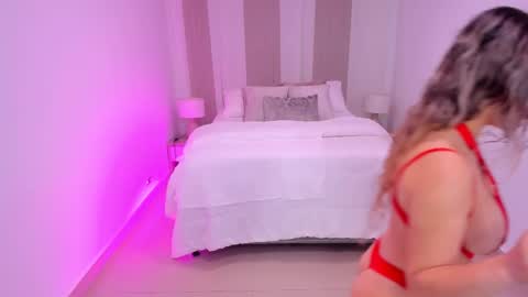 Leah  Greyy online show from 11-18-25, 11:25