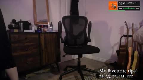 leah_lust_ online show from 11-08-25, 06:40