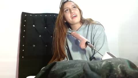 Snapshot of leah_moon11 chatting on 07-03-26, 07:26 leah_moon11 online show from 07-03-26, 07:26