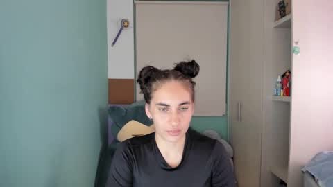 Snapshot of leah_sm chatting on 01-17-25, 12:53 Laura online show from 01-17-25, 12:53