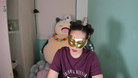 Snapshot of leah_sm chatting on 02-28-26, 01:06 Laura online show from 02-28-26, 01:06