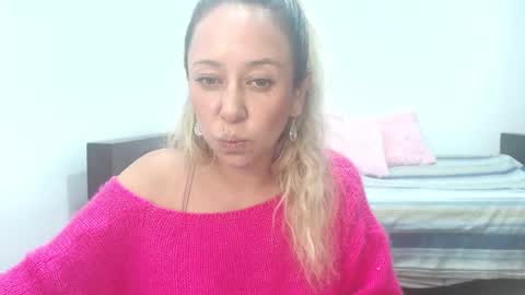 leah_susman online show from 10-15-25, 01:50