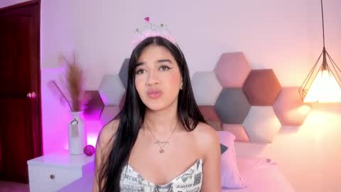 Snapshot of leahcaarter chatting on 01-17-25, 05:41 Leah Carter online show from 01-17-25, 05:41