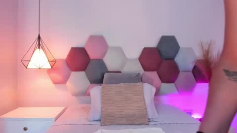 Snapshot of leahcaarter chatting on 10-22-25, 06:18 Leah Carter online show from 10-22-25, 06:18