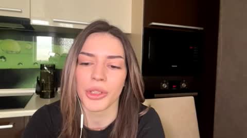 Snapshot of leahjozwiak chatting on 03-21-26, 05:34 Arina online show from 03-21-26, 05:34