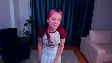 Snapshot of leahmerced chatting on 04-07-26, 04:07 Luna online show from 04-07-26, 04:07