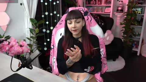 Snapshot of leahobscure chatting on 02-06-25, 08:56 Leah online show from 02-06-25, 08:56