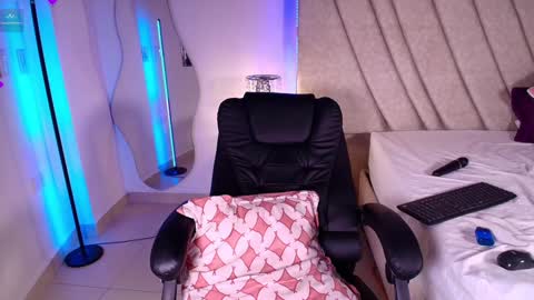 Snapshot of leahprada_ chatting on 01-02-25, 11:16 Instagram Leahprada online show from 01-02-25, 11:16