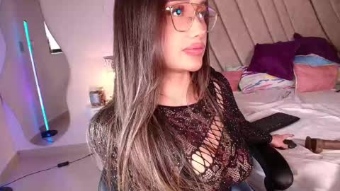 Snapshot of leahprada_ chatting on 02-21-25, 11:21 Instagram Leahprada online show from 02-21-25, 11:21