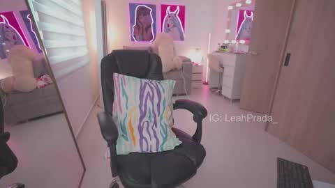 Snapshot of leahprada_ chatting on 03-07-26, 09:12 Instagram Leahprada online show from 03-07-26, 09:12