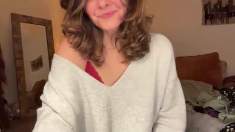 Leah Sparkles online show from 11-19-25, 04:01