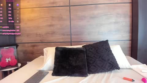 Snapshot of leamonroe__ chatting on 01-03-25, 04:16 Hey Im Lea online show from 01-03-25, 04:16