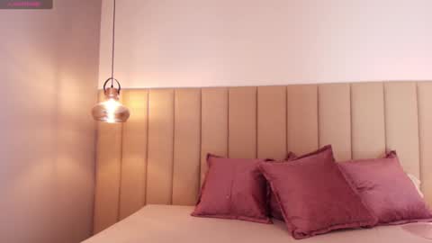 Snapshot of leamonroe__ chatting on 01-28-25, 10:45 Hey Im Lea online show from 01-28-25, 10:45