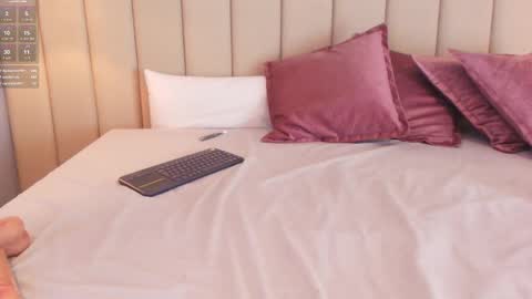 Snapshot of leamonroe__ chatting on 03-09-25, 02:54 Hey Im Lea online show from 03-09-25, 02:54