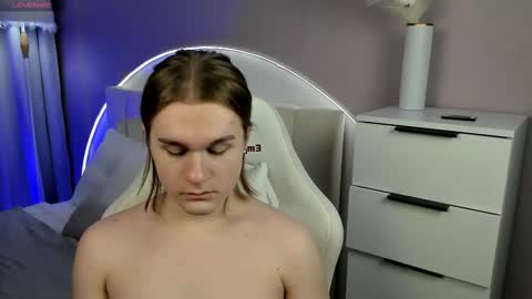 Leanu online show from 11-28-25, 08:28